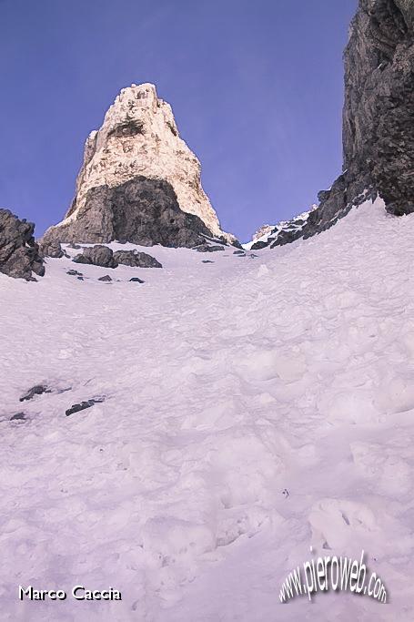 15_Poi tutta neve fino in vetta.jpg